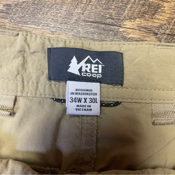 Rei Co-op Cargo Pants Mens 34x30 Tan Convertible Roll Tab Snap Hiking Outdoor - Picture 5 of 15